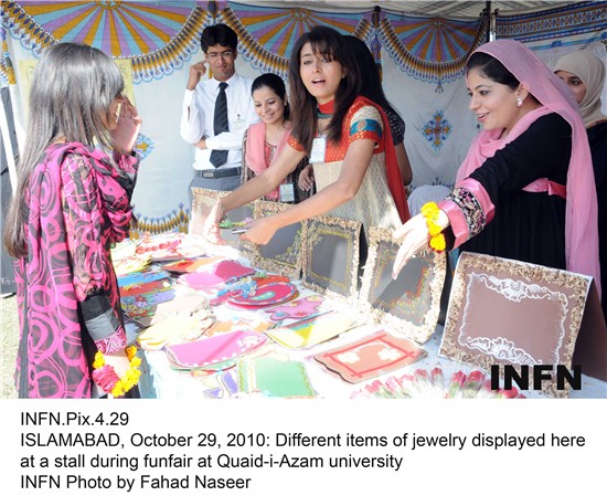 Monsoon’s maiden shower: people throng picnic spots